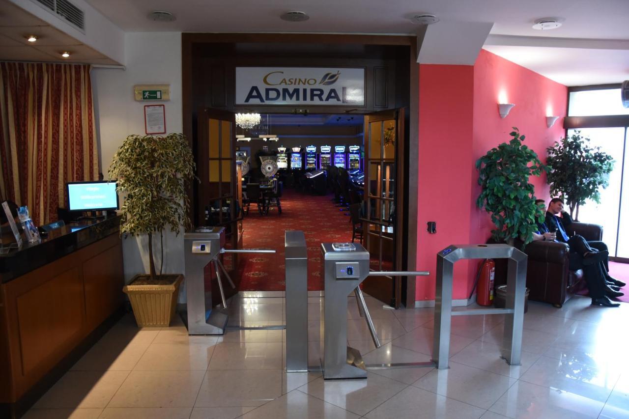 Casino Admiral Velenice - Gmuend Ceske Velenice Buitenkant foto