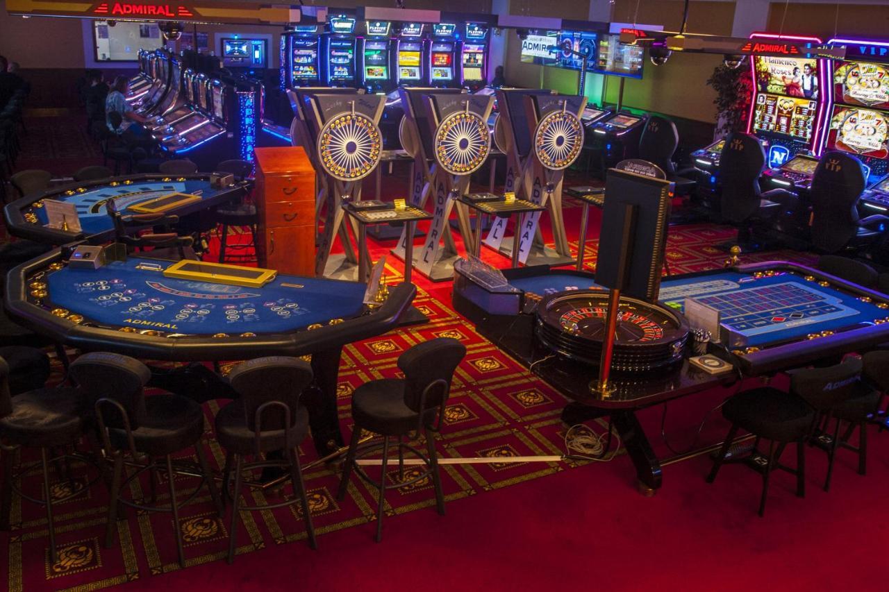 Casino Admiral Velenice - Gmuend Ceske Velenice Buitenkant foto